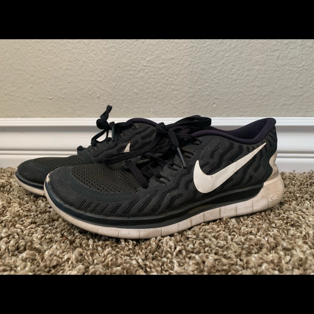 Black nike shoes